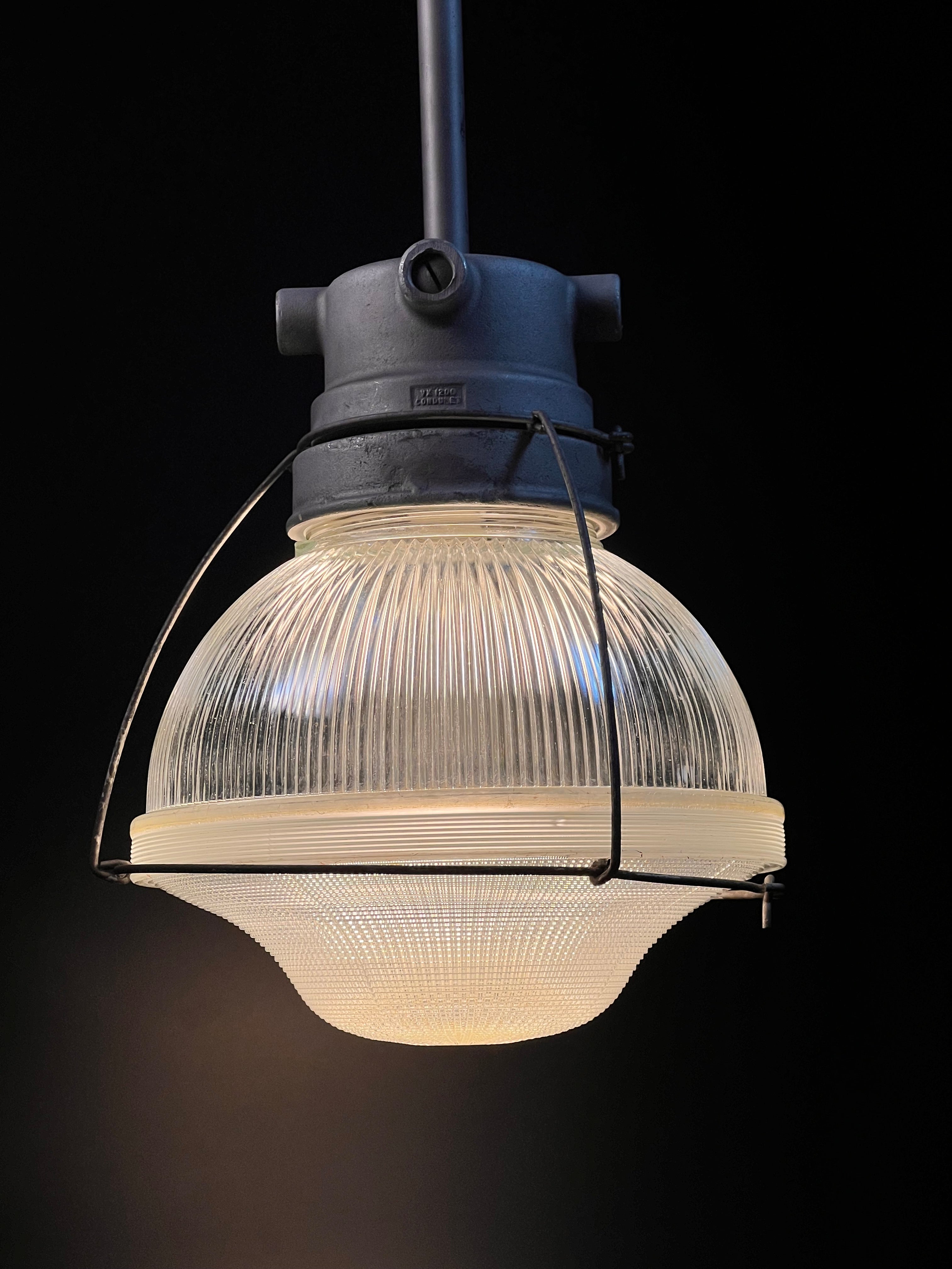 ヴィンテージ　HOLOPHANE 吊り下げランプ vintage_Holophane_Acorn_Pendan